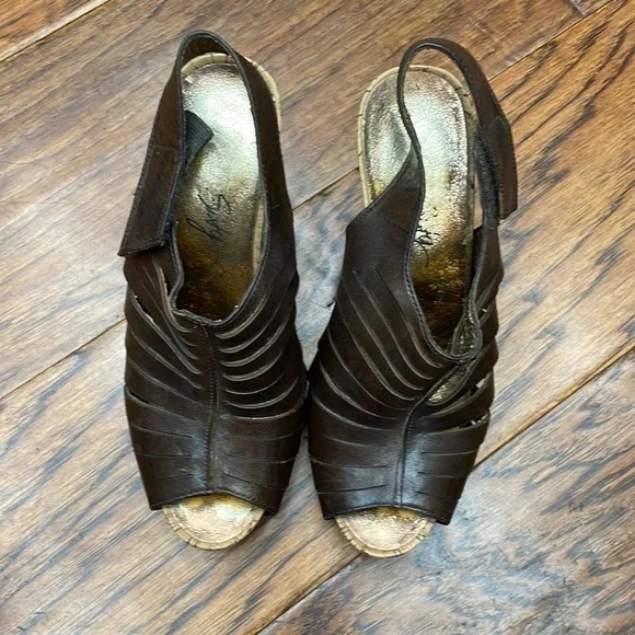 Miss sixty women’s leather Velcro wrap heels - Picture 4 of 7